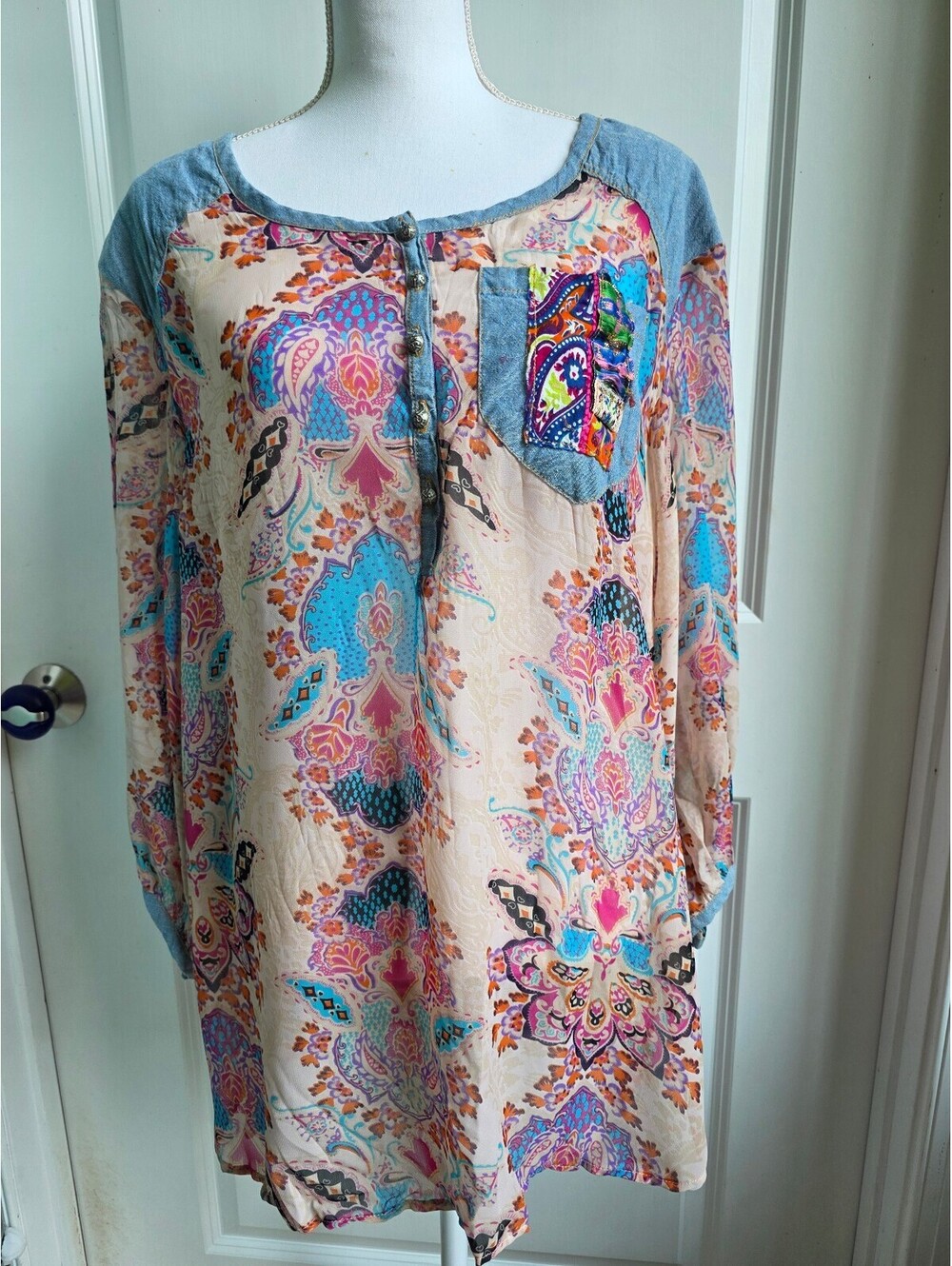 Aratta Boho Mixed Media Paisley Henley Top Chambray Trim – Size Medium